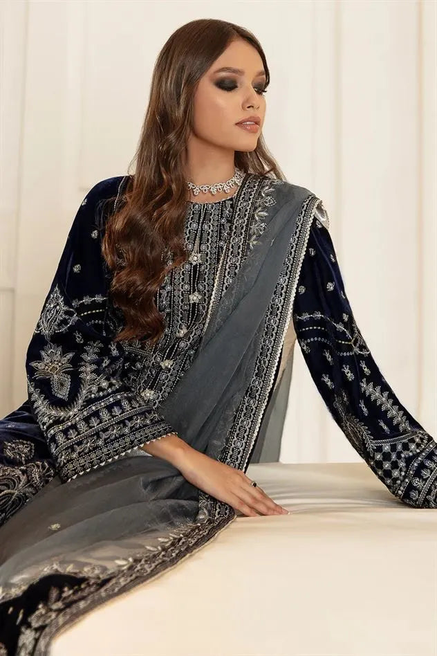 Baroque- Winter 3PC Velvet Embroidered Suit - kp3325