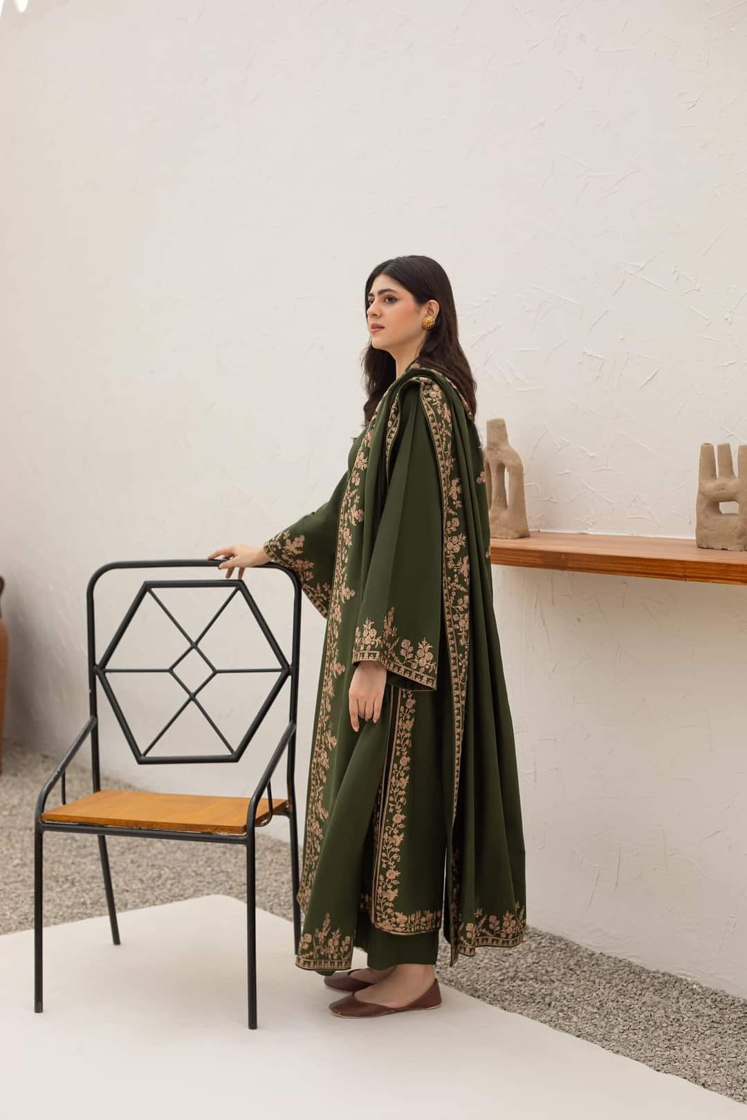 Agha Noor - Winter 3PC Dhanak Embroidered Suit - kp3340