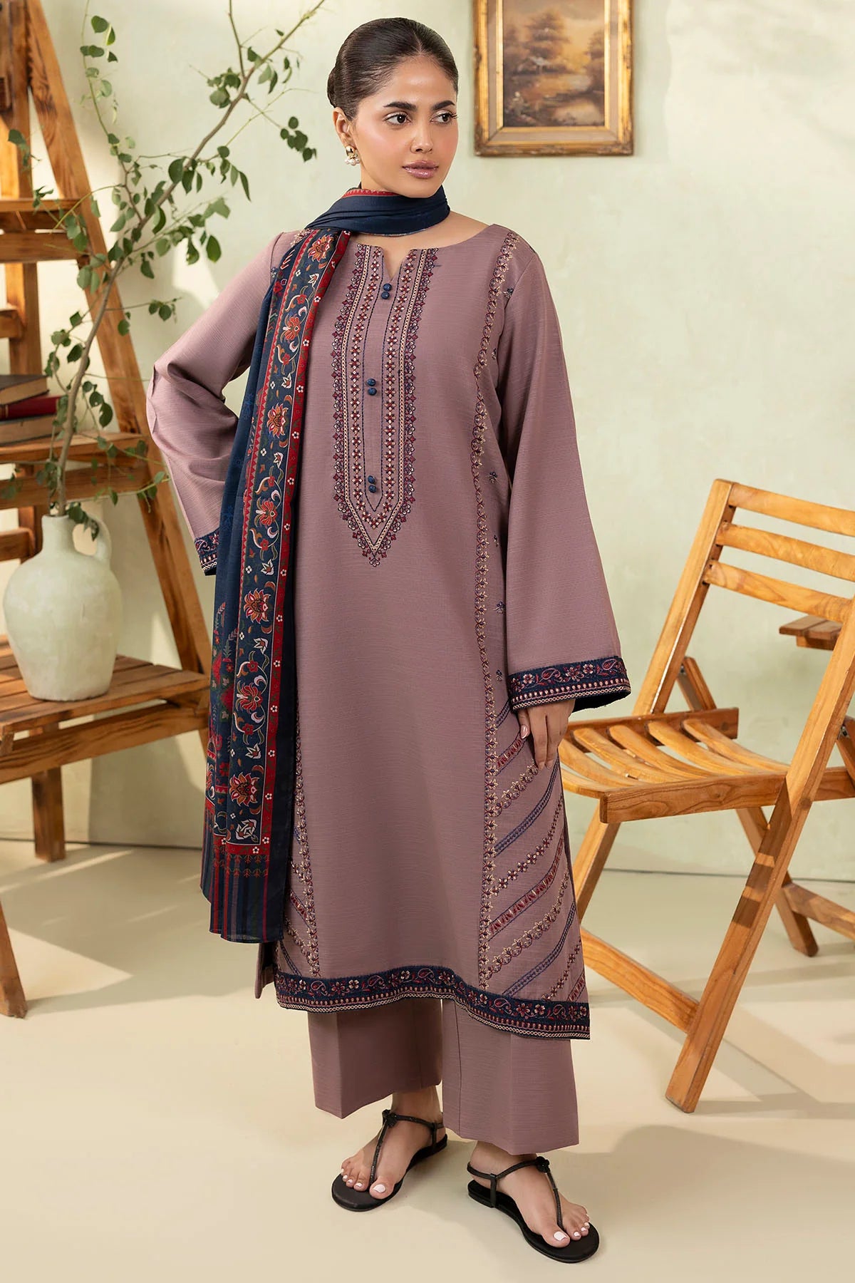 izel - Winter 3PC Dhanak Embroidered Suit - kp33106