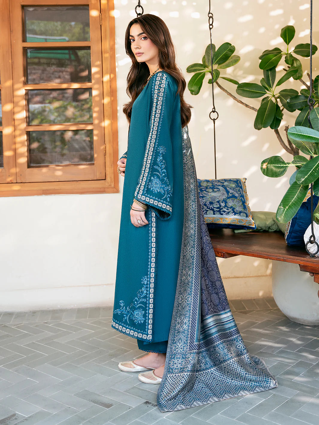 izel - Winter 3PC Dhanak Embroidered Suit - kp33104