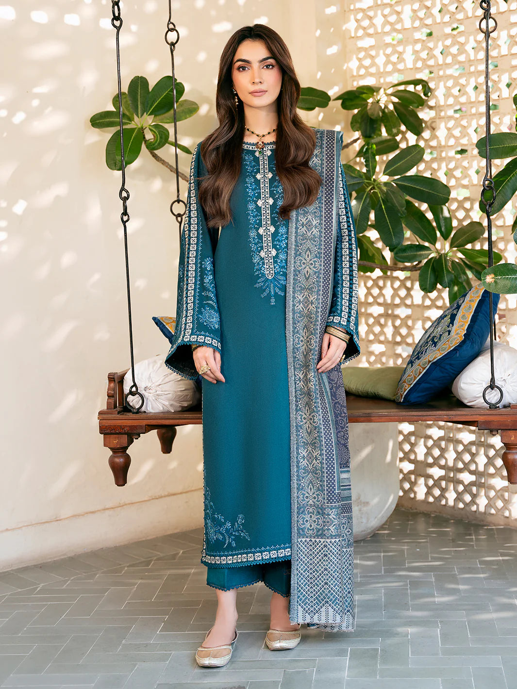 Izel - Winter 3PC Dhanak Embroidered Suit - kp33104