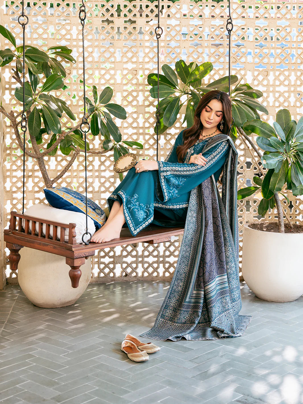 Izel - Winter 3PC Dhanak Embroidered Suit - kp33104