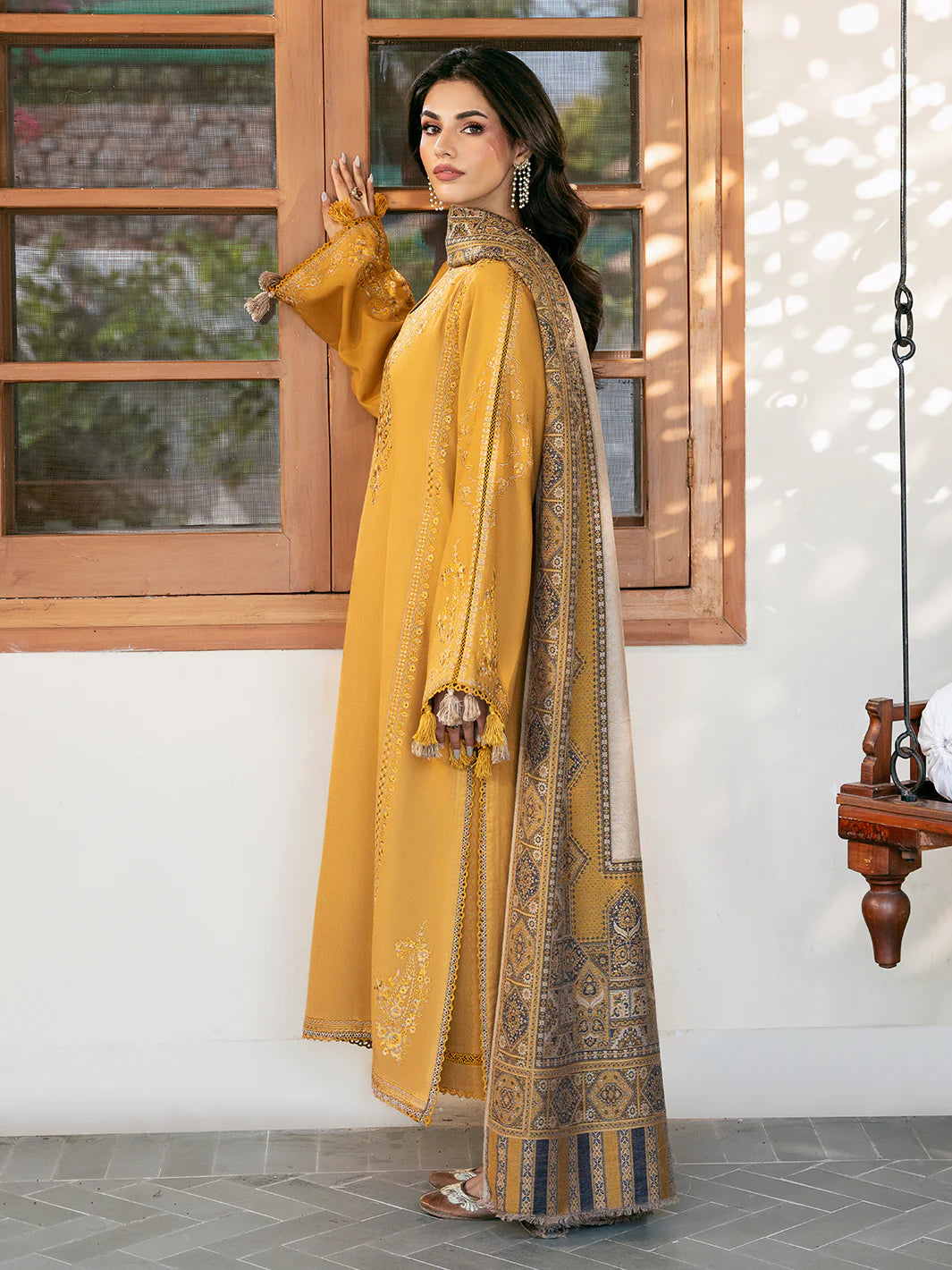 izel - Winter 3PC Dhanak Embroidered Suit - kp33103