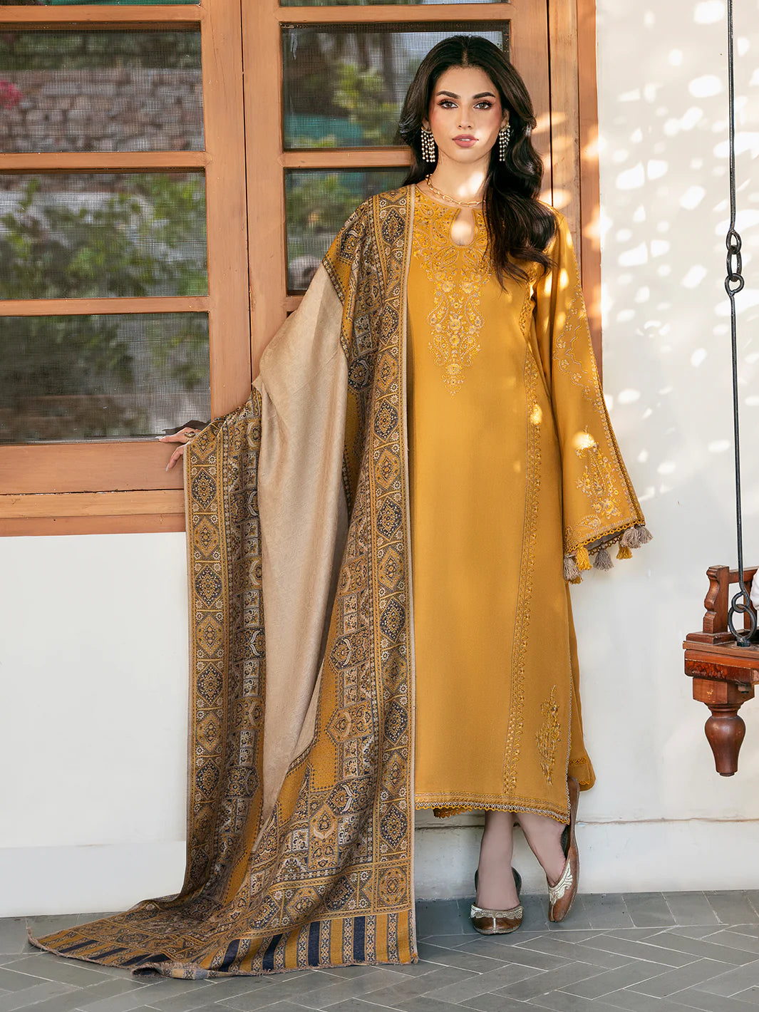 izel - Winter 3PC Dhanak Embroidered Suit - kp33103